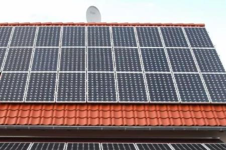 光伏發電板安裝費一般是多少?幾萬元到十幾萬元!